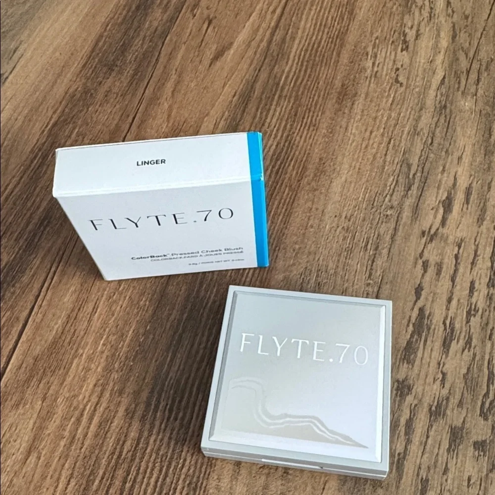 Flyte.70  Pressed Cheek Blush Shade Linger
